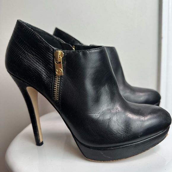 Michael Kors stiletto black snake skin heels - Picture 4 of 5